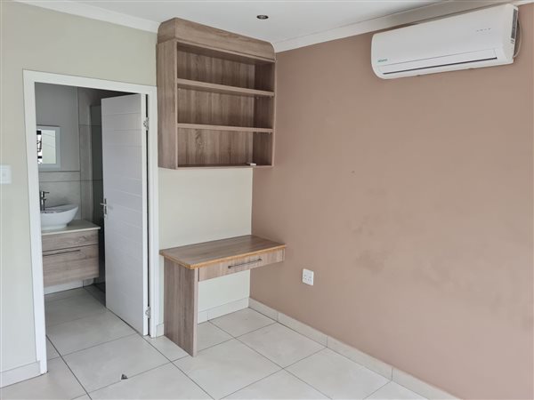 2 Bedroom Property for Sale in Pinelands Eastern Cape